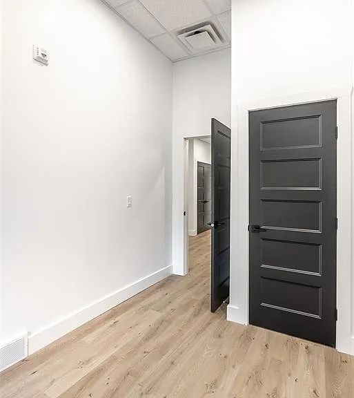 138 King St W #202 — Photo 17