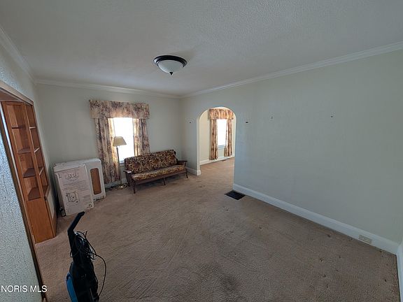 4th image of 3722 Leybourn Ave