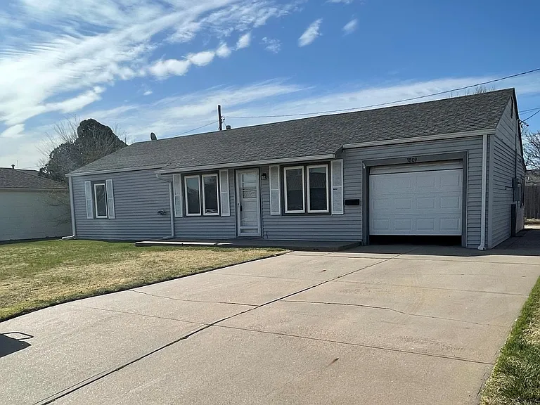 3809 Forest Ave — Photo 1