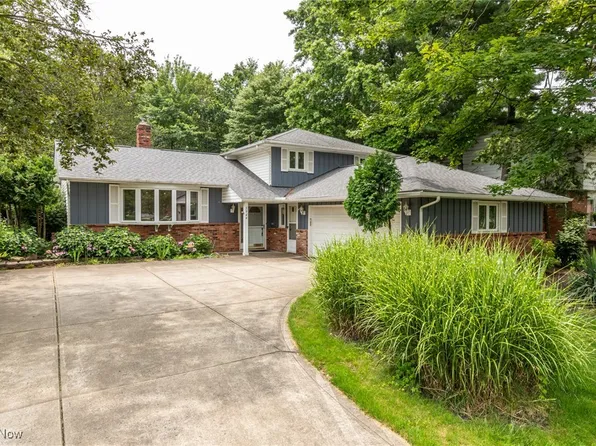 5944 Blakley Dr, Highland Heights, OH 44143