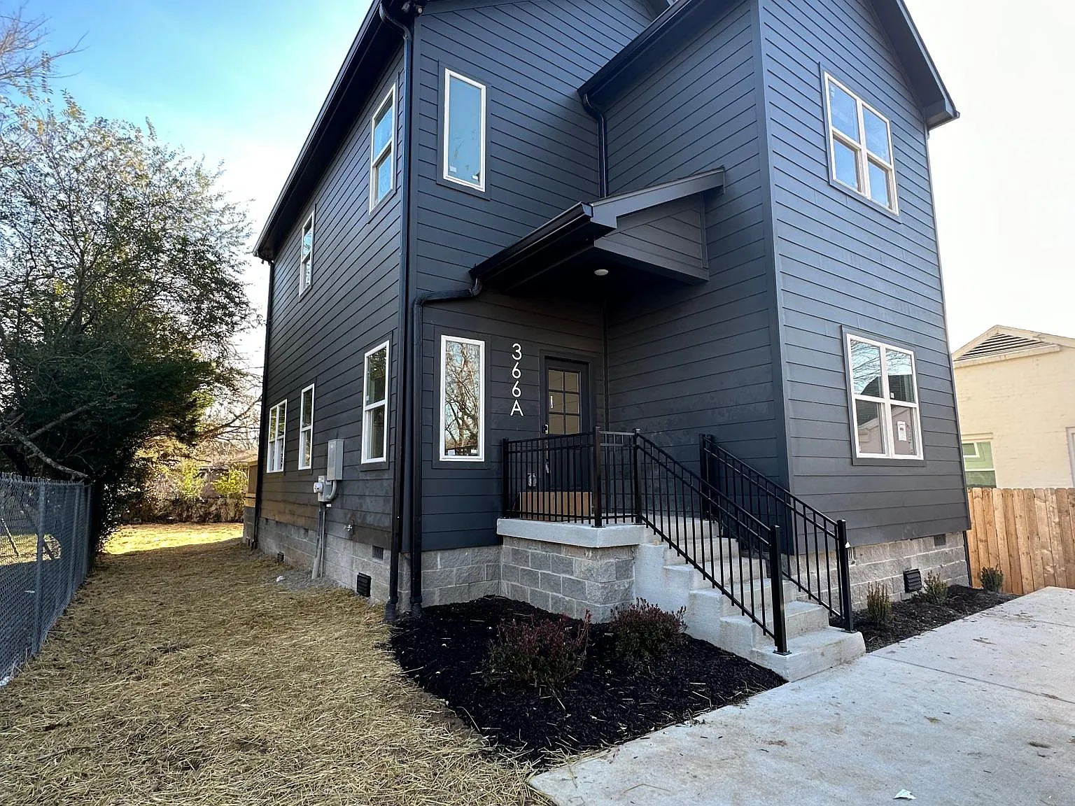 366 Flushing Dr — Photo 1