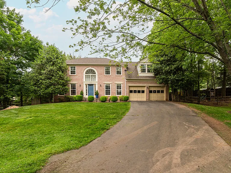 1219 Rowland Dr — Photo 2
