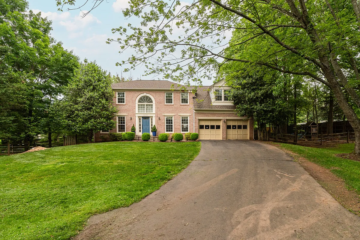 Building Photo - 1219 Rowland Dr