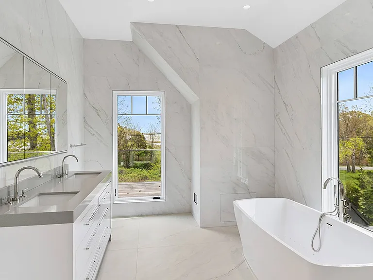 25 Fresh Pond Rd — Photo 8