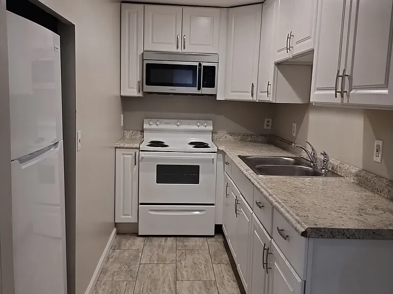 1920 Dallas Ave #5 — Photo 7