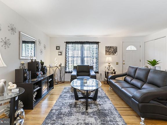4th image of 3909 Newman Ct