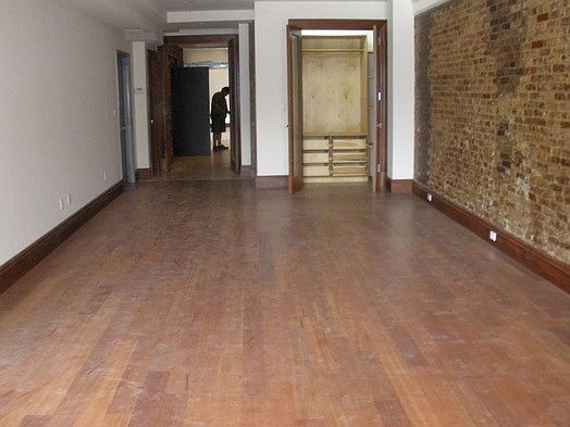4th image of 225 W 49th St