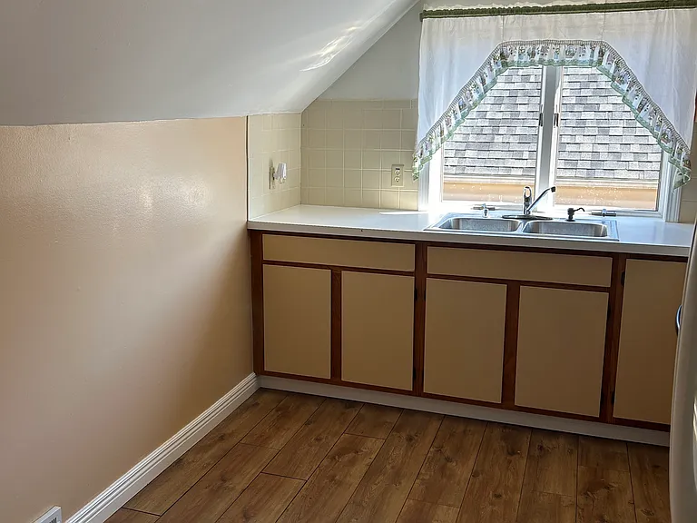 303 Holly St — Photo 3