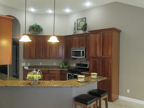 5th image of 1332 University Dr