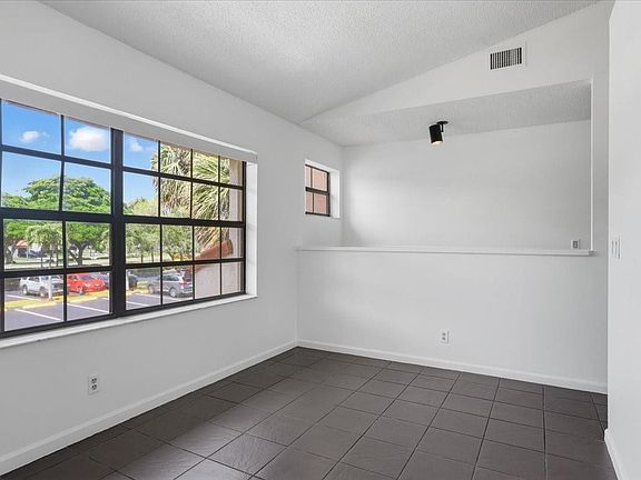 2nd image of 208 Lincoln Court #208