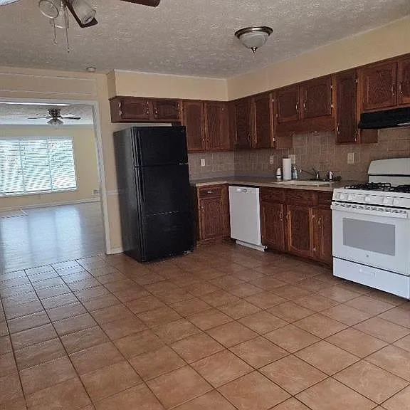 2120 Fieldstone View Ct SE — Photo 3