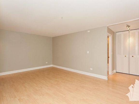 4th image of 428 W Barry Ave #Kl212t