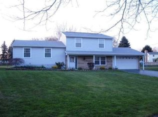 16 Tarrycrest Ln, Rochester, NY 14606