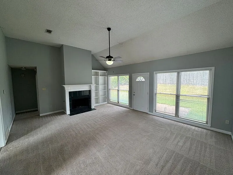 3 bed, 2.0 bath, 2070 sqft, $2,000 — Photo 3