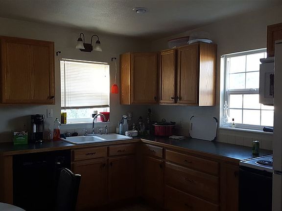 5th image of 36 N Canyon St