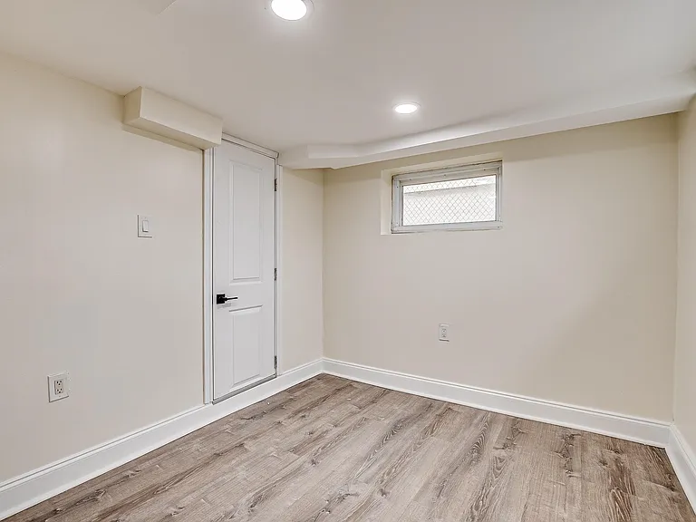 602 Avenue E — Photo 4