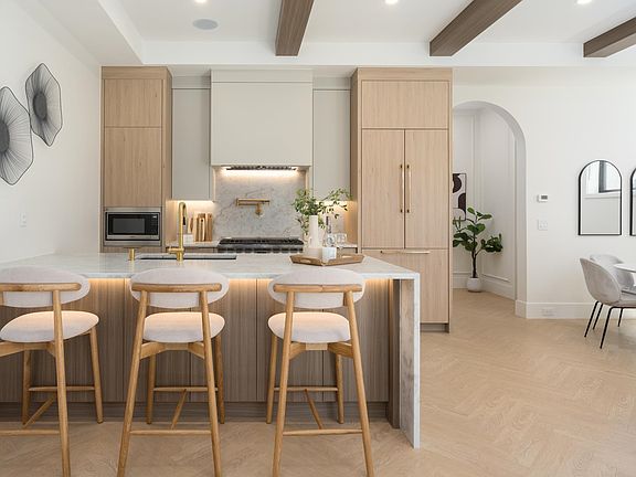 4th image of 3391 Victoria Dr #2