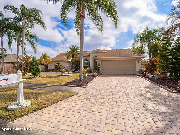 5th image of 2031 Blue Heron Dr