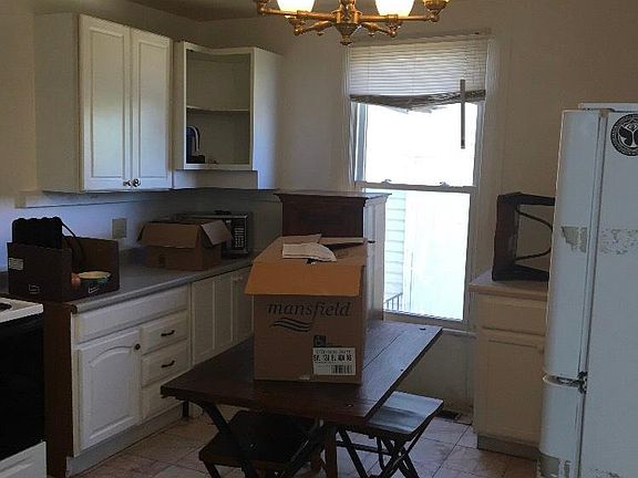 4th image of 1533 Forest Ave #4
