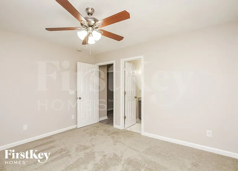 128 Lismark Dr — Photo 8