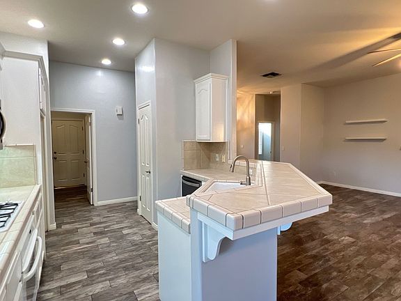 5th image of 5402 Headlands Dr