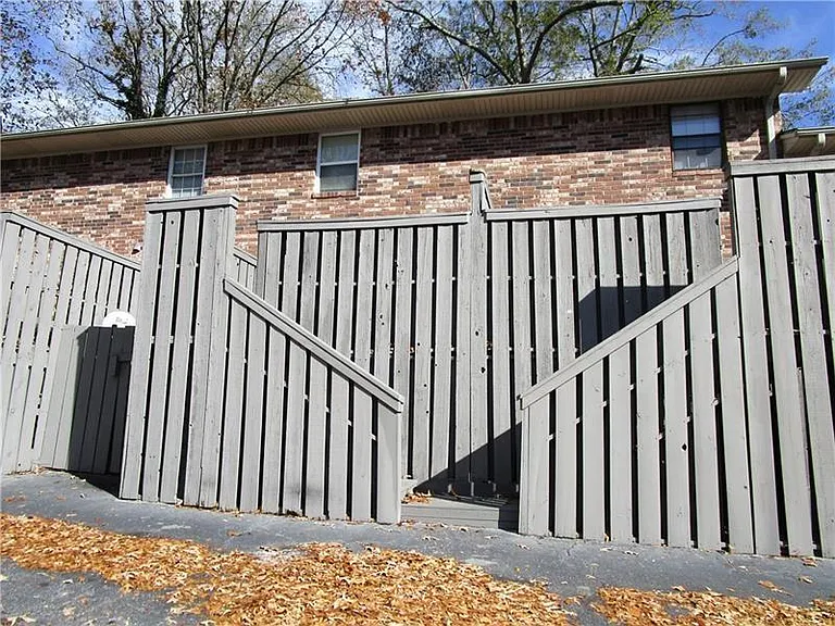 1235 Riverside Dr #F6 — Photo 30