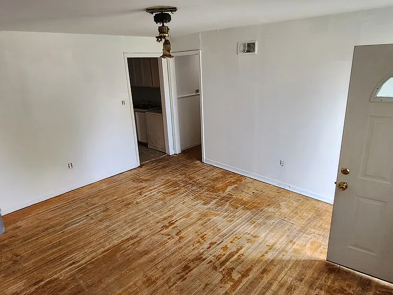 2911 Church St — Photo 2
