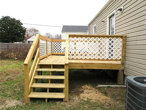 4th image of 548 Roslyn Ave