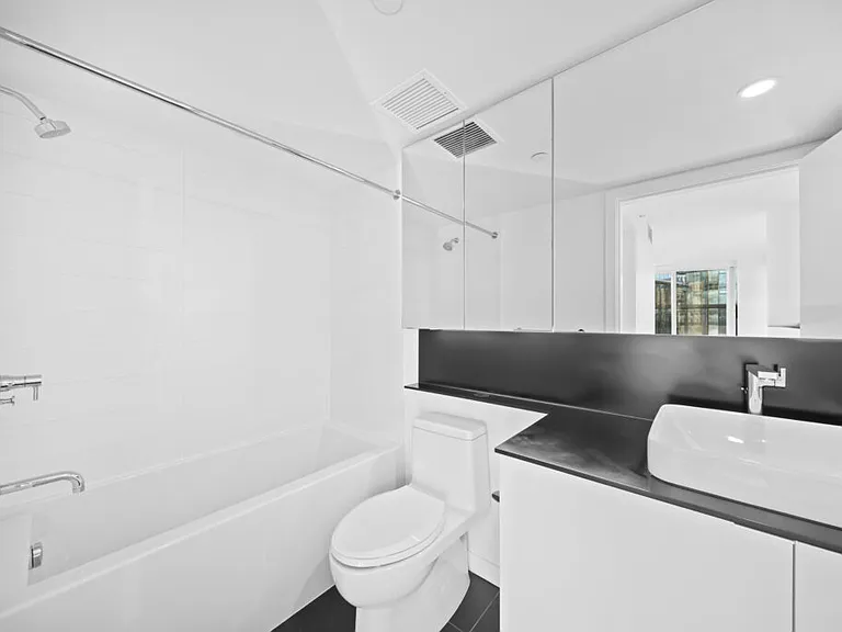 1661 Davie St — Photo 115