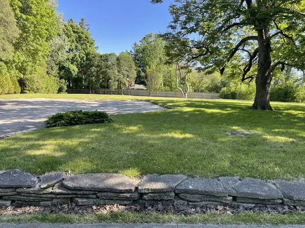 831 E Rosemary Rd, Lake Forest, IL 60045