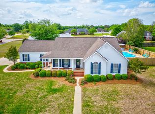 114 Lake Ln, Headland, AL 36345