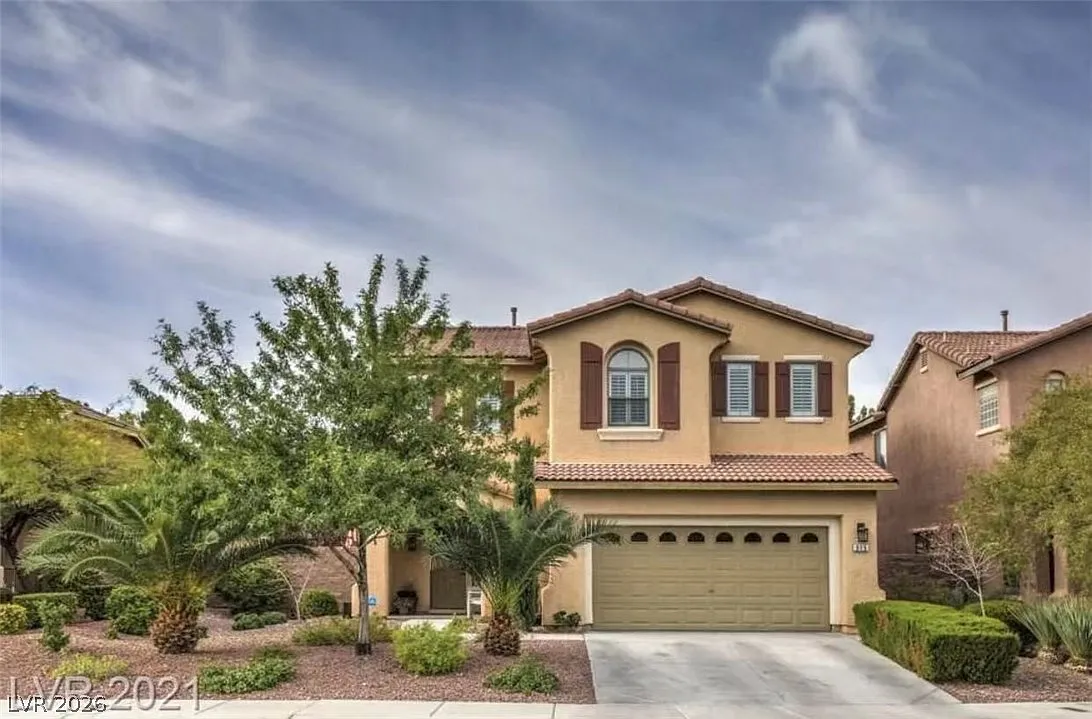 5 bed, 3.0 bath, 2431 sqft, $2,890 — Photo 2