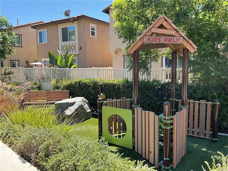 470 Prosperity Dr — Photo 15