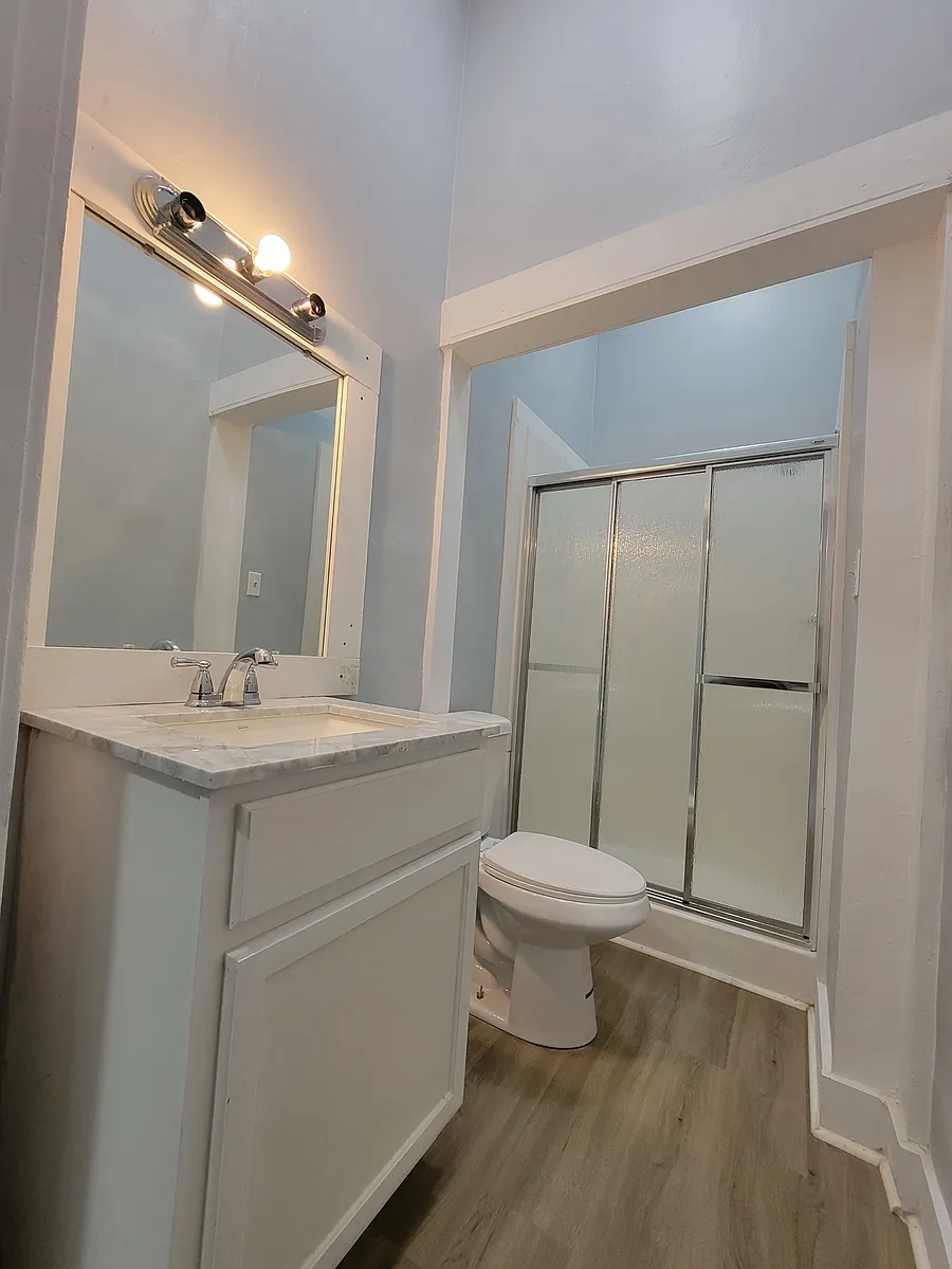 Building Photo - 613 W Pine St #2