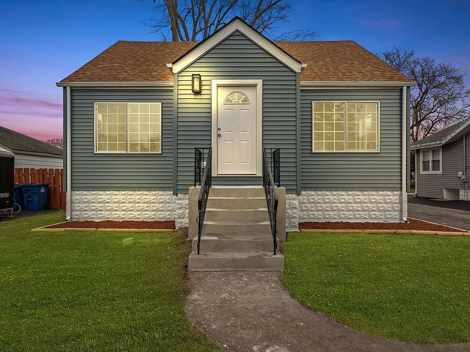 1st image of 4936 142nd St