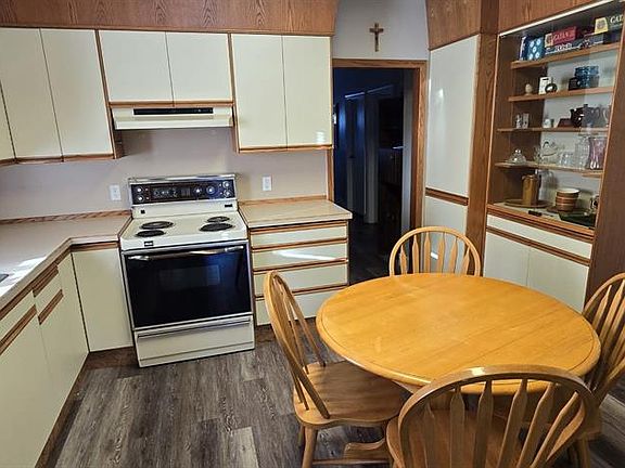 4th image of 430 3rd STREET E