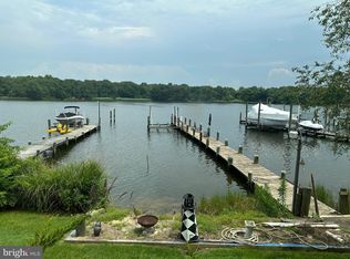 7 Tomcat Ln, Glen Burnie, MD 21060