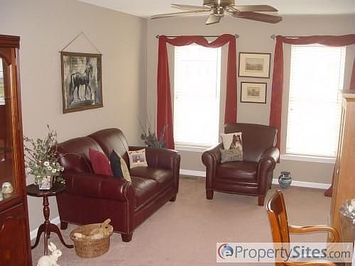 5th image of 144 Osborne Dr