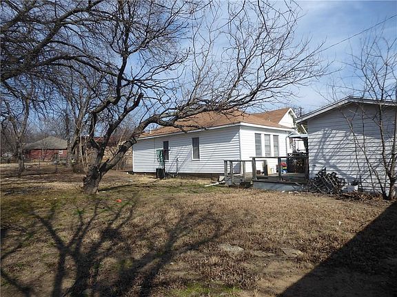 3rd image of 3309 Earle Dr