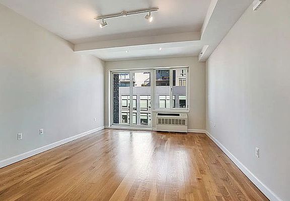 5th image of 278 6th St APT 7A