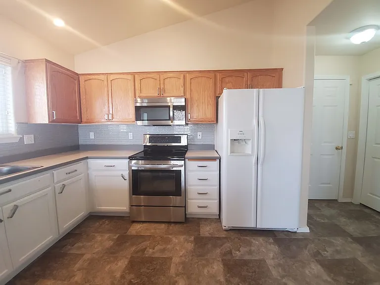 2421 S Arthur Ct — Photo 9