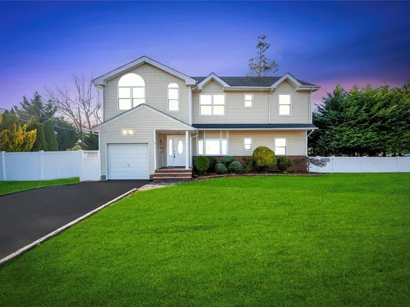 2 Cheshire Road, Bethpage, NY 11714