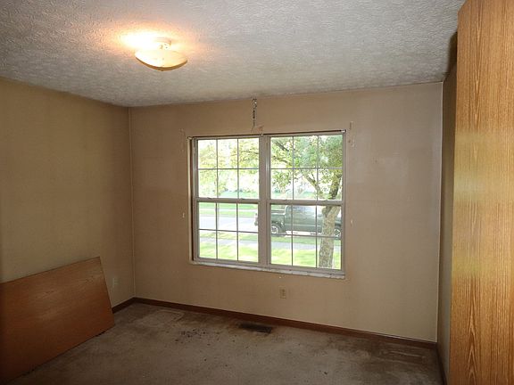 3rd image of 163 Bendelow Dr