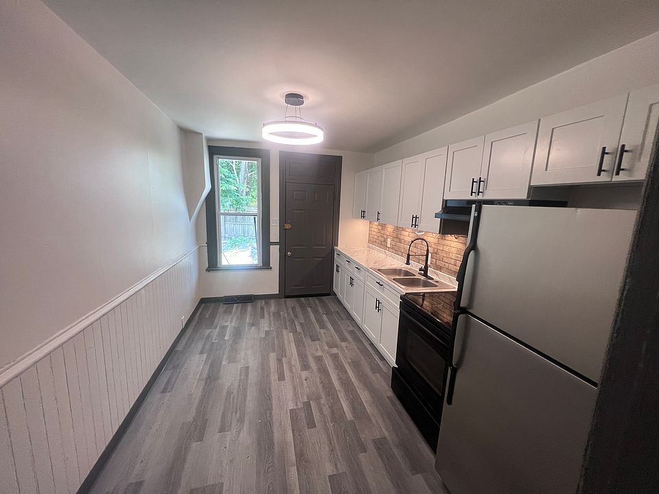 2nd image of 2642 Jefferson St