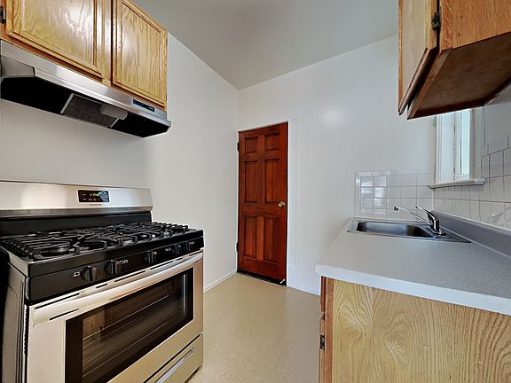 4th image of 1525 Clay St #14