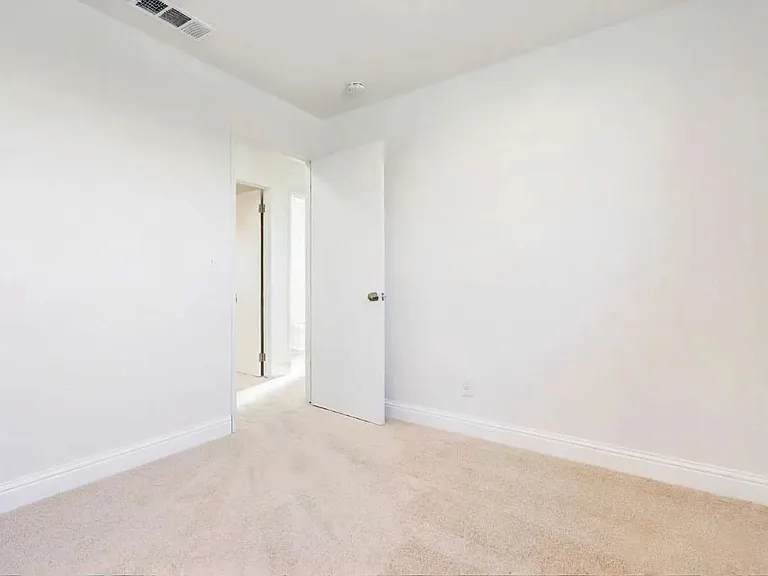 1516 Oscar St — Photo 6