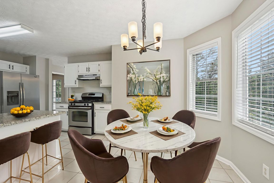Greentree Ct-3105-015 virtually staged.jpeg