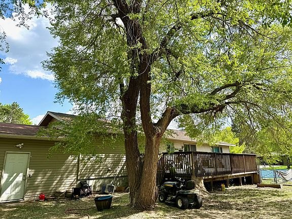 3rd image of 17693 Riverwood Dr