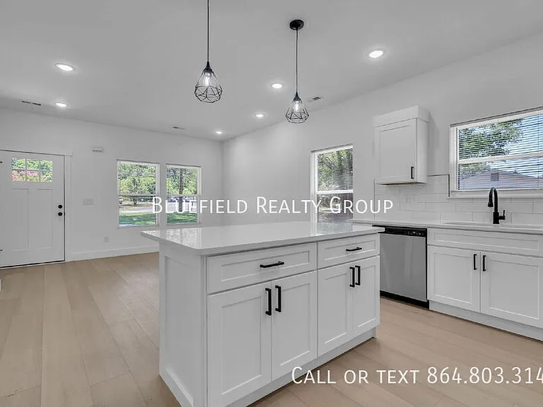 72 Blackstock Rd — Photo 6