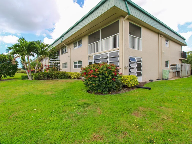600 Valley Stream Dr #F9 — Photo 44
